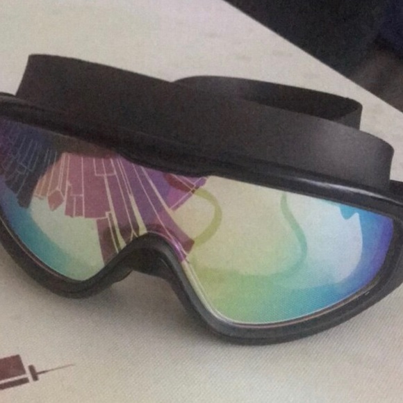 Ski Goggles - Picture 2 of 4